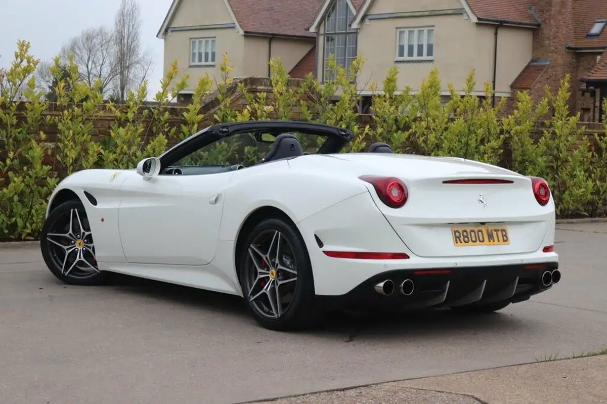 2015-ferrari-california-39-t-big-2