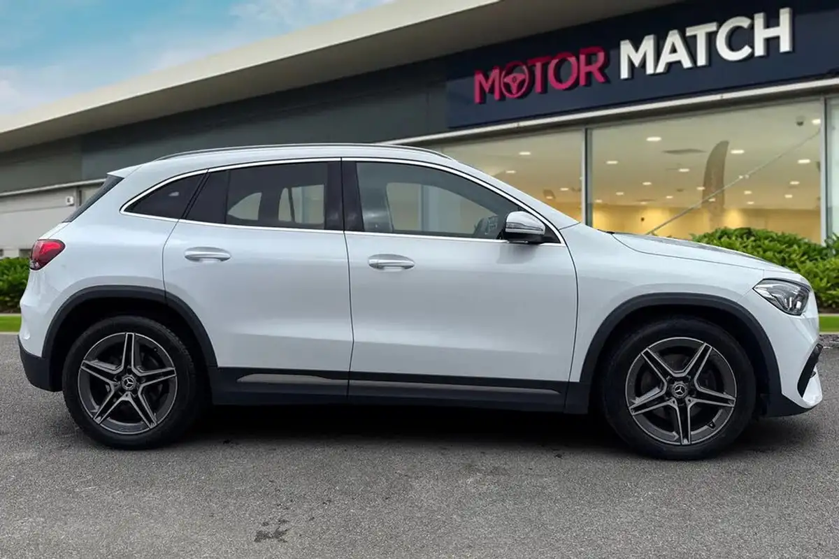 2021-mercedes-benz-gla-class-13-gla-200-amg-line-big-2