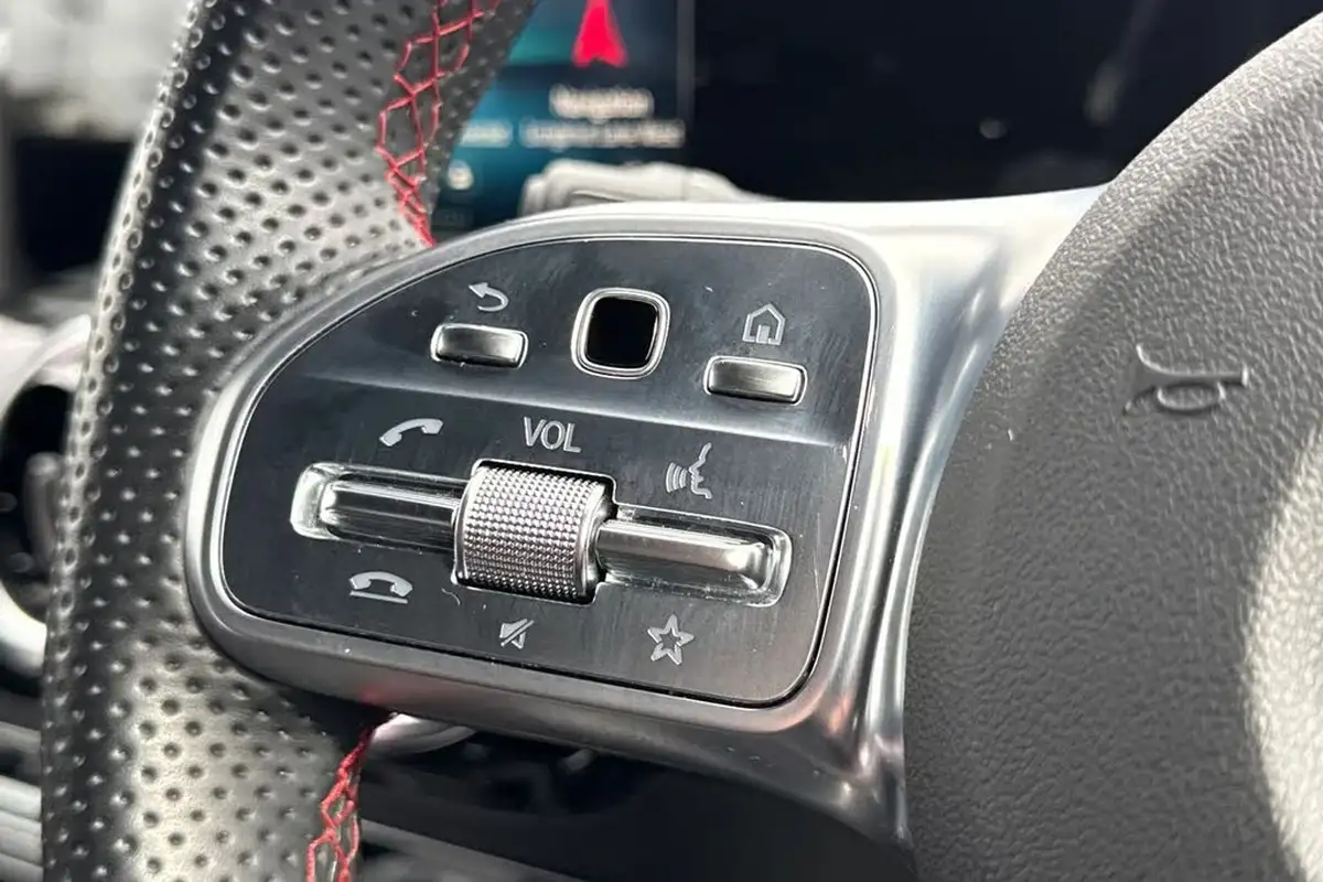 2021-mercedes-benz-gla-class-13-gla-200-amg-line-big-26