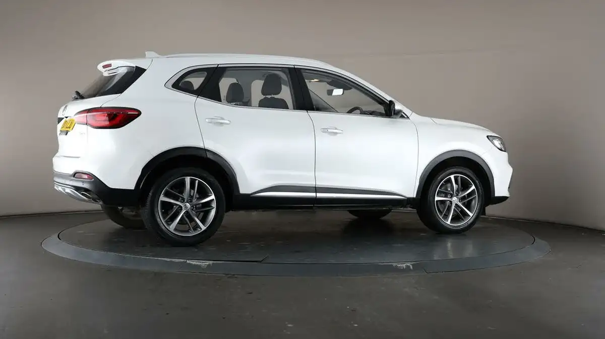 2022-mg-hs-15t-gdi-excite-162ps-big-56