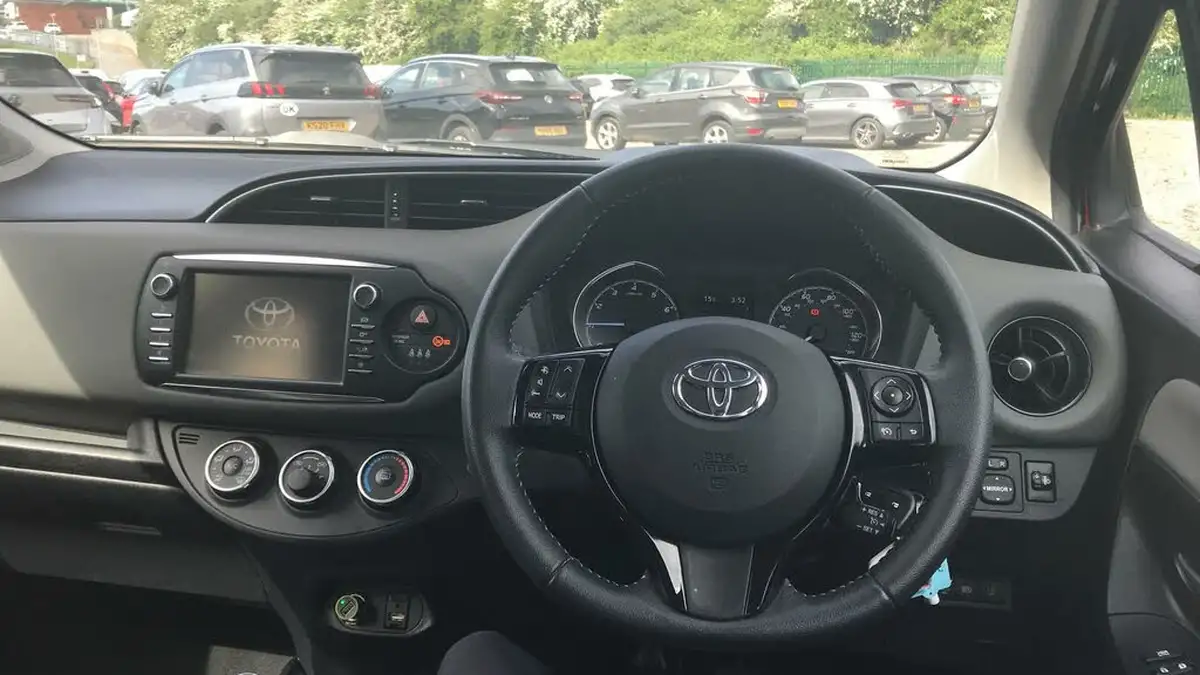 2018-toyota-yaris-15-vvt-i-icon-tech-111bhp-1496cc-big-4