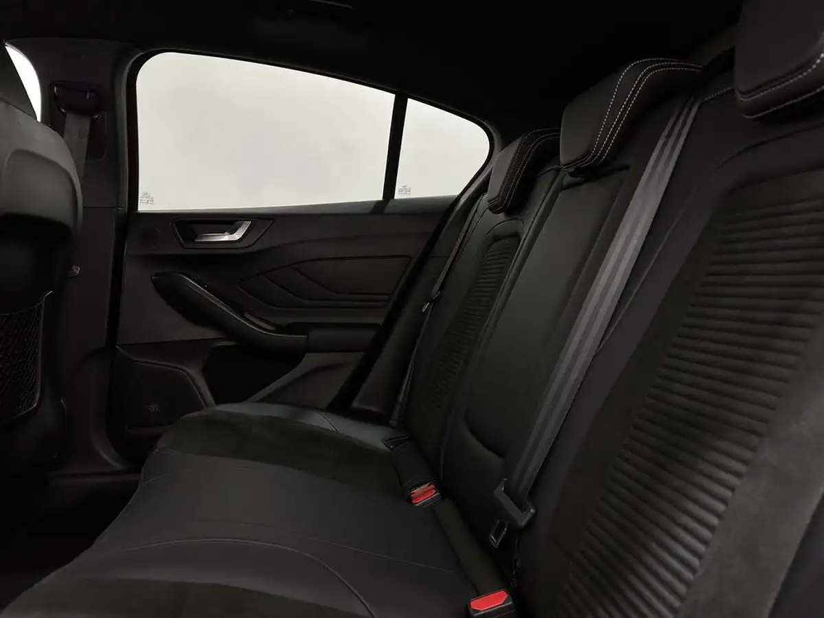 2020-ford-focus-20-st-hatchback-big-40