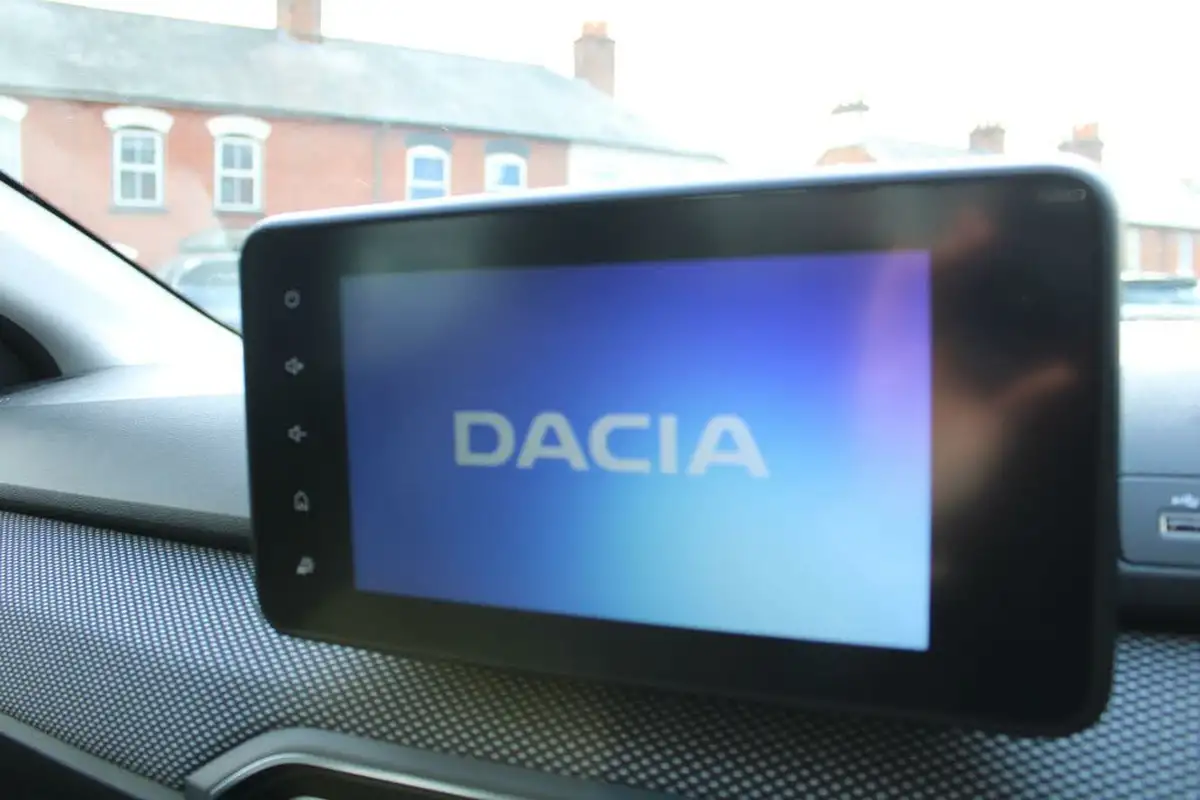 2022-dacia-sandero-10-tce-comfort-90bhp-big-22