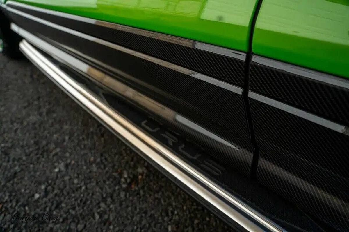 2021-lamborghini-urus-40-no-trim-big-9