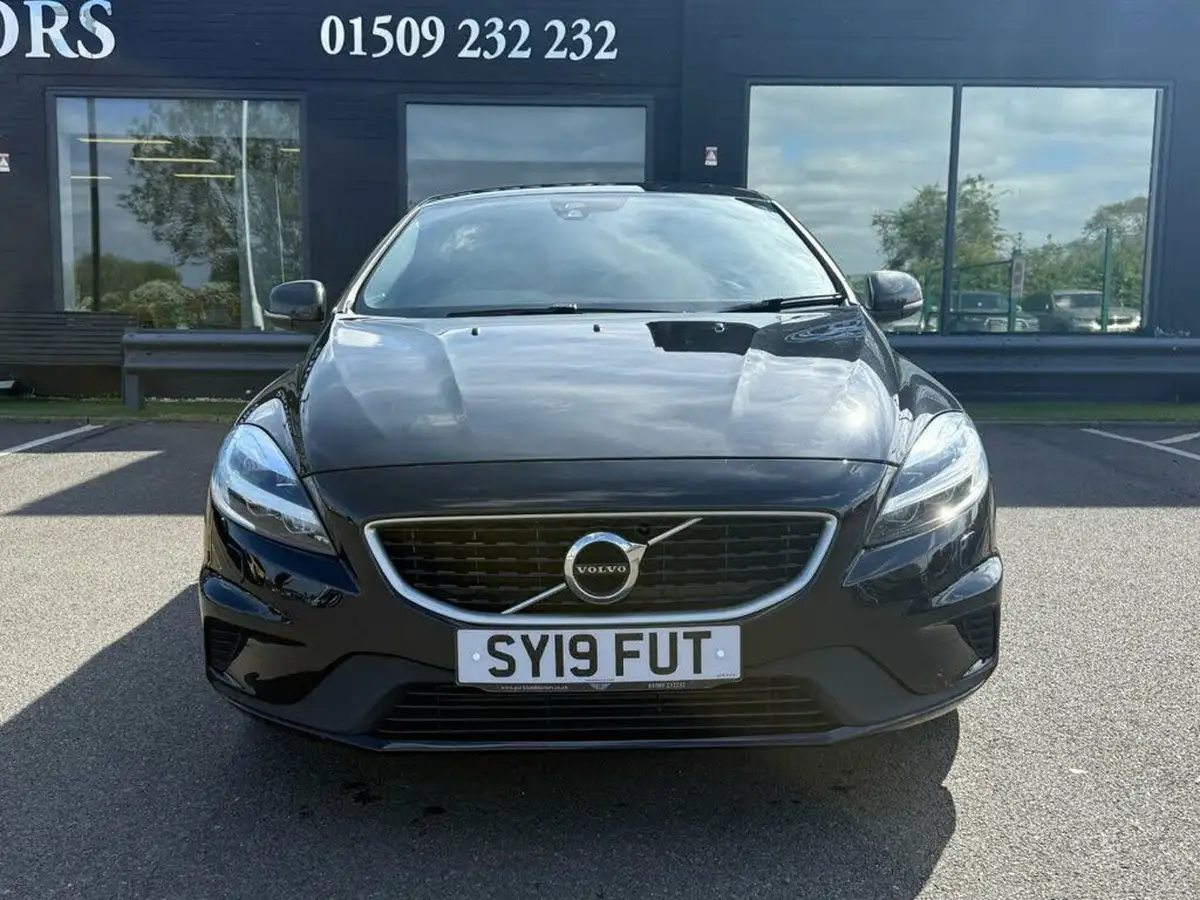 2019-volvo-v40-20-t3-r-design-pro-big-1