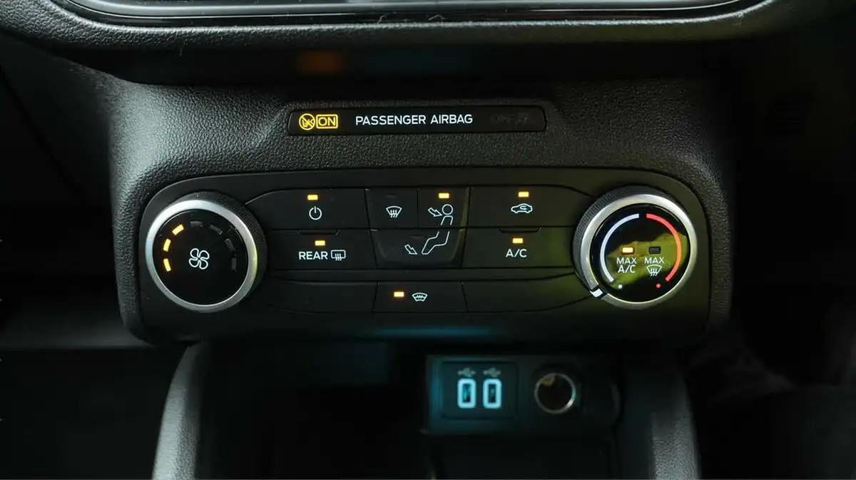 2021-ford-focus-15-st-line-edition-hatchback-big-12