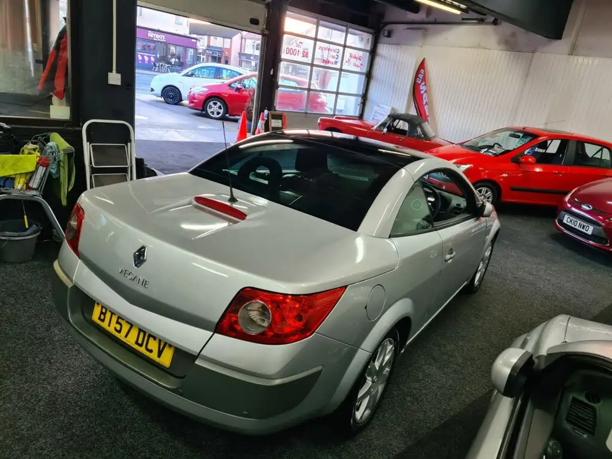 2007-renault-megane-19td-dynamique-130-non-coupe-convertible-2d-big-7