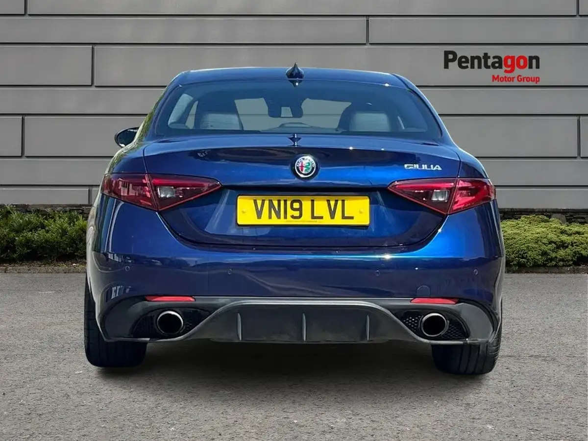 2018-alfa-romeo-giulia-20-veloce-big-14