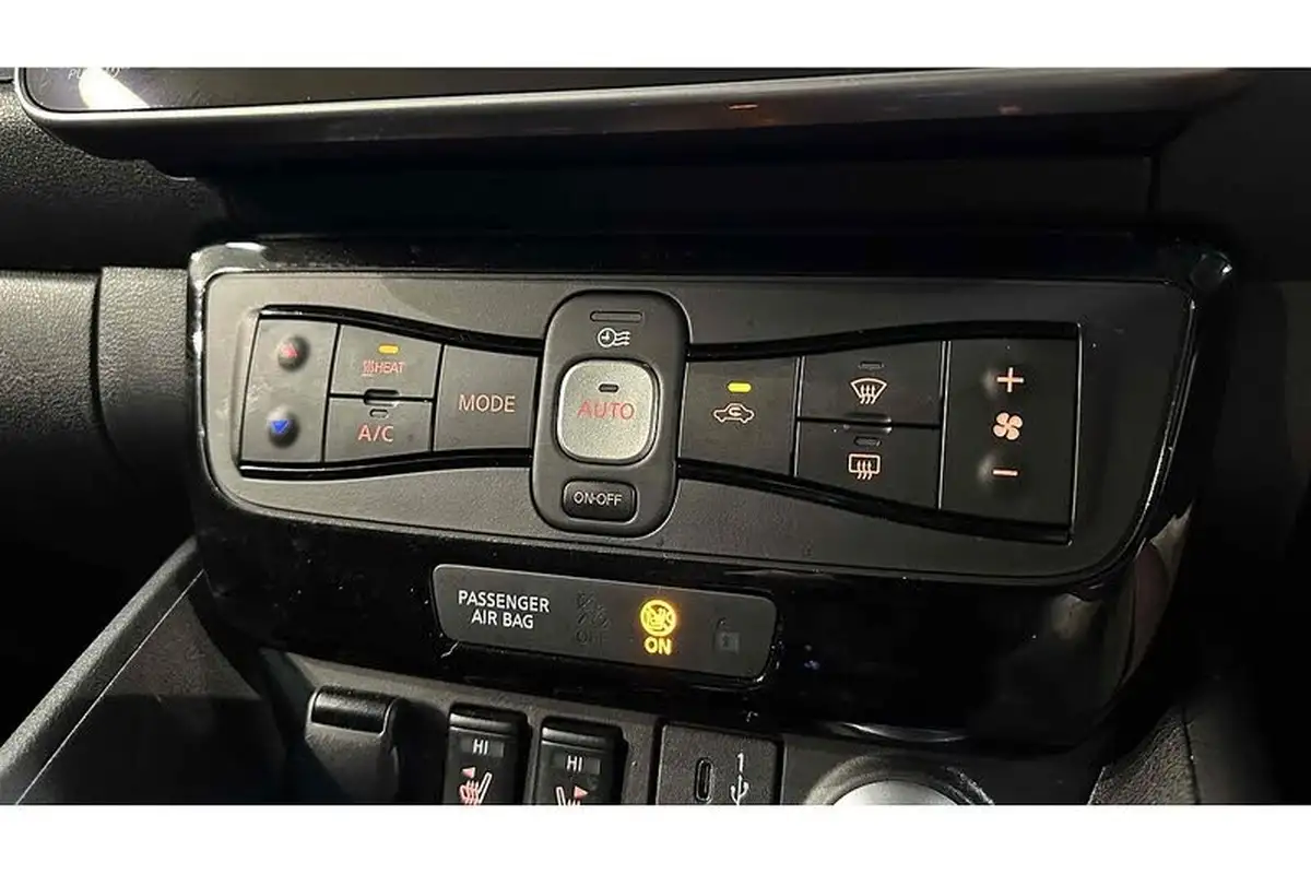 2024-nissan-leaf-e-tekna-39kwh-big-35