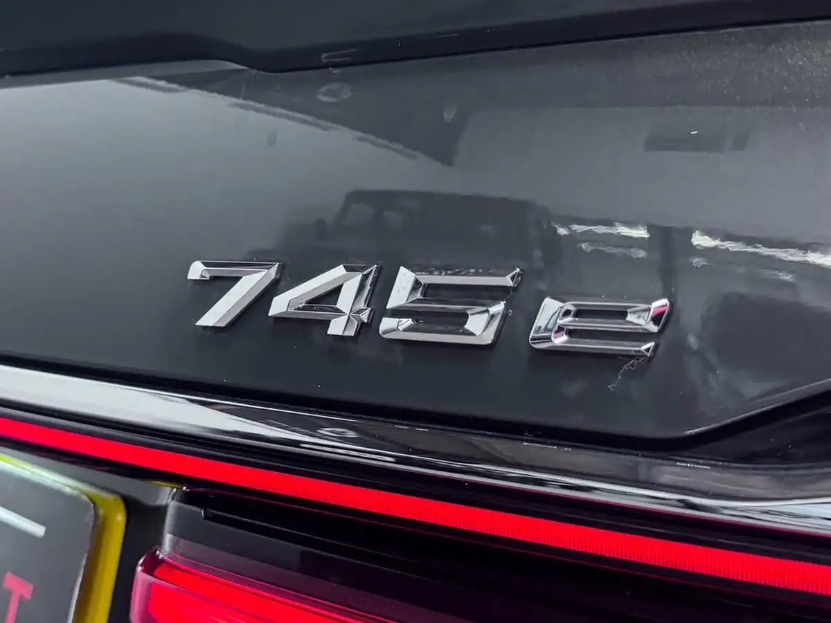2022-bmw-7-series-30-745e-m-sport-big-12