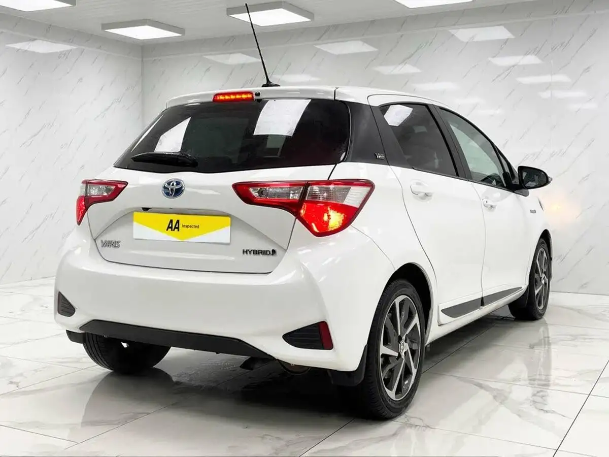 2020-toyota-yaris-15-vvt-i-y20-98bhp-hybrid-1497cc-e-cvt-big-8