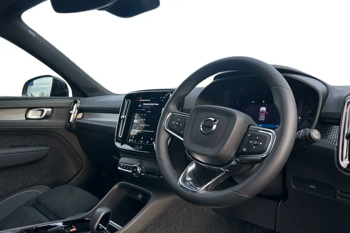 2024-volvo-xc40-20-b3-plus-big-9