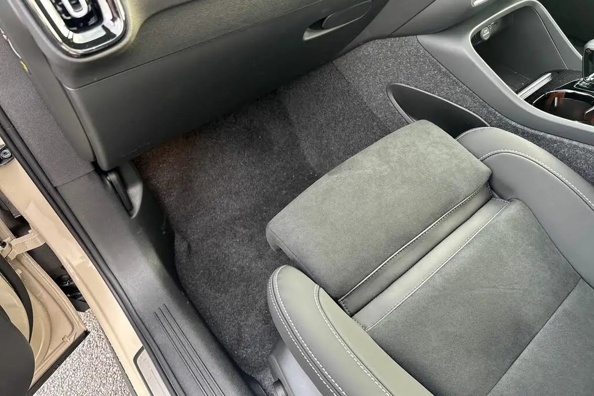 2024-volvo-xc40-20-b3-plus-big-33