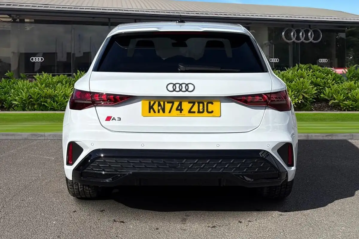 2024-audi-a3-15-35-tfsi-black-edition-sportback-5d-big-3