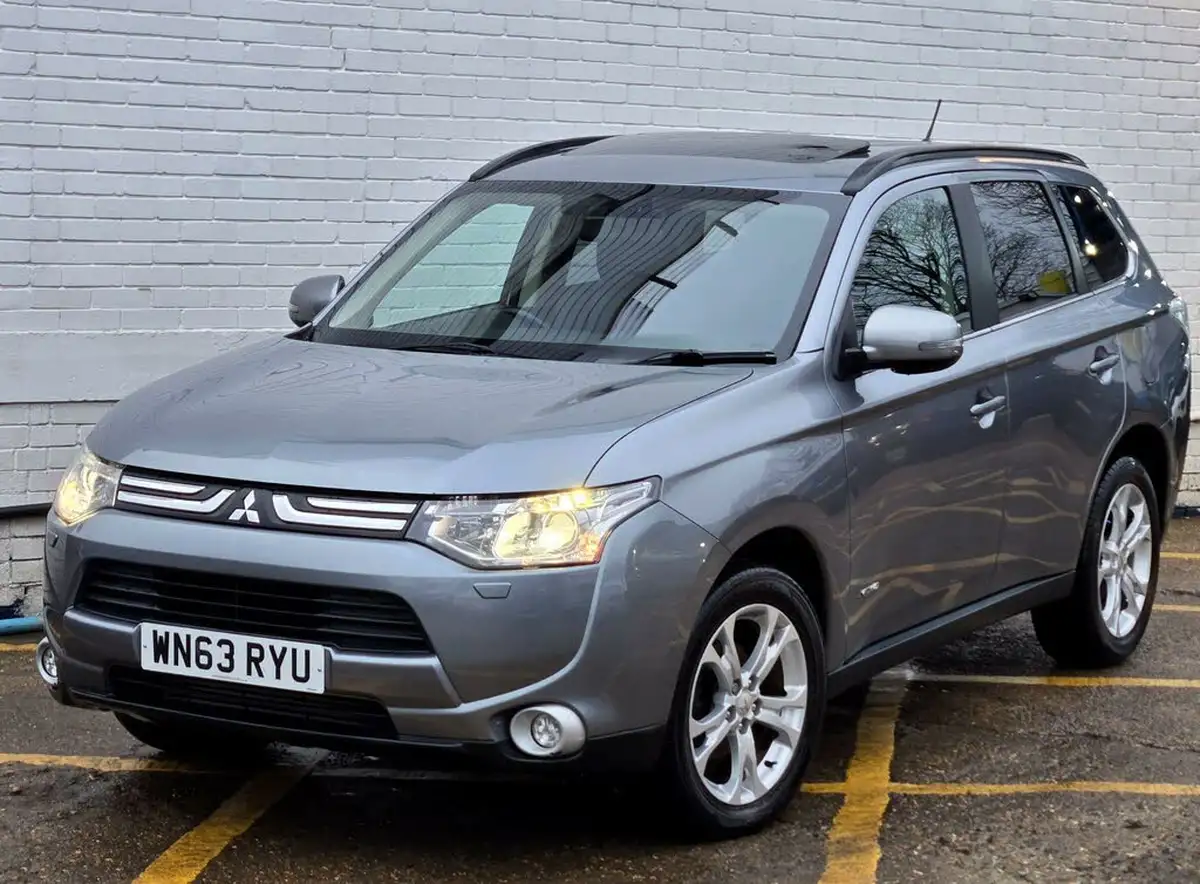 2013-mitsubishi-outlander-22di-d-gx4-big-28