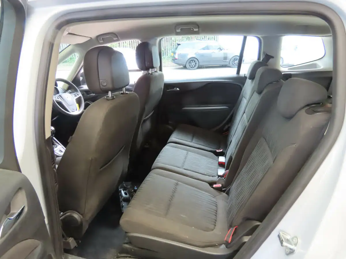 2013-vauxhall-zafira-tourer-20td-exclusiv-130ps-ecoflex-ss-big-5