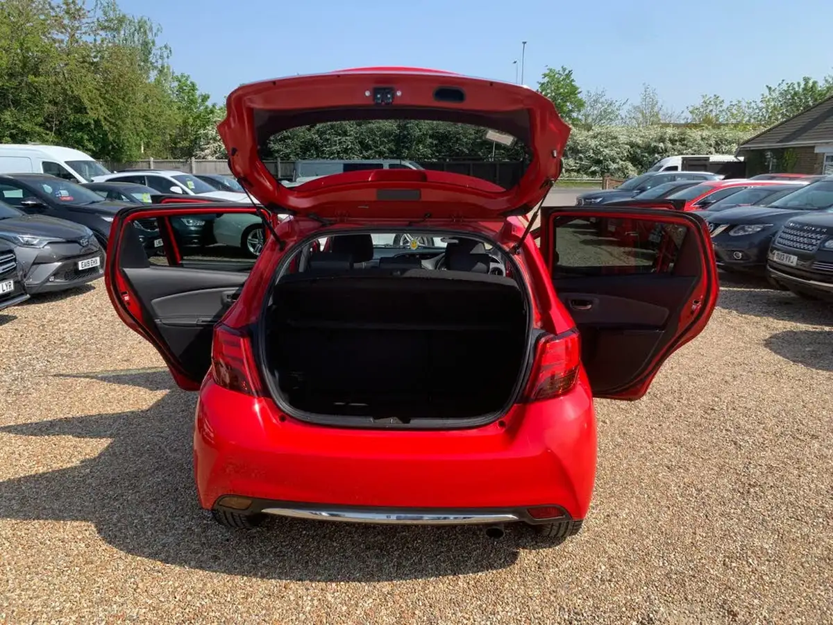 2016-toyota-yaris-133-design-big-46