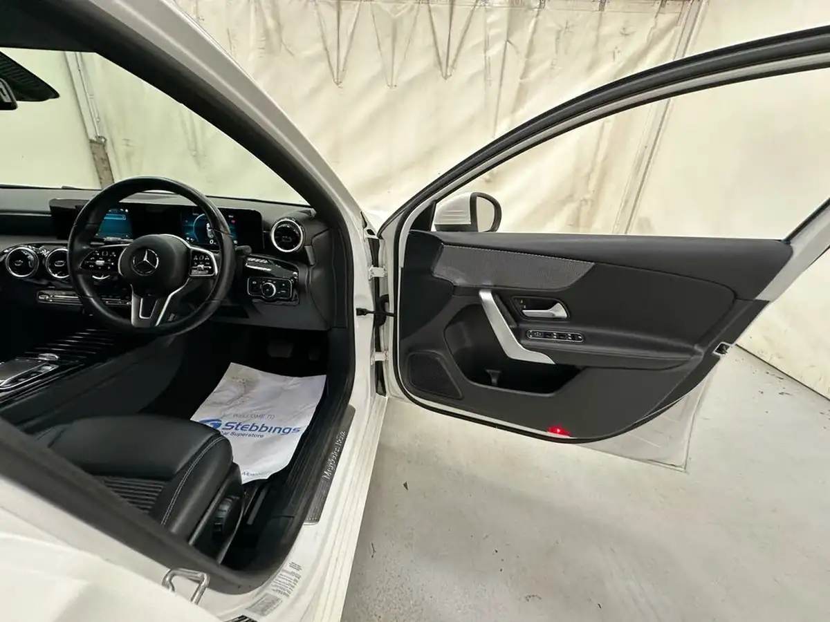 2019-mercedes-benz-a-class-15d-a180d-sport-hatchback-5d-7g-dct-big-8