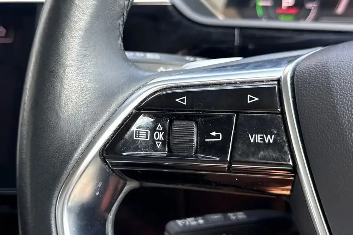 2022-audi-e-tron-50e-technik-station-wagon-big-35