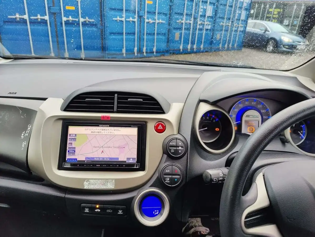 2013-honda-jazz-big-48