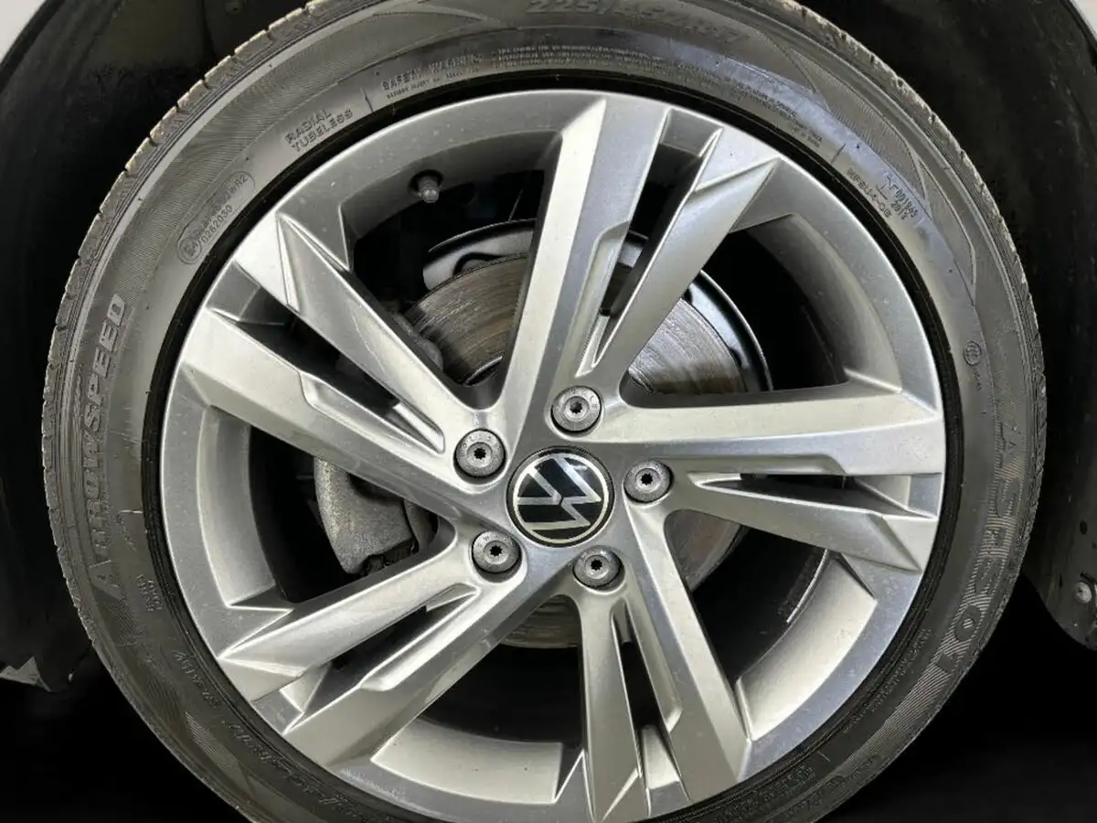 2022-volkswagen-golf-15-tsi-r-line-130ps-hatchback-big-9