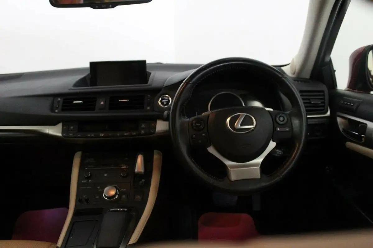 2014-lexus-ct-200h-18-premier-big-44
