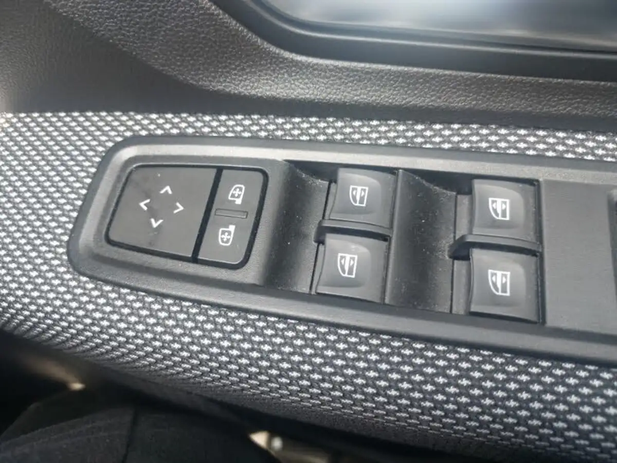 2023-dacia-sandero-10-tce-comfort-90bhp-cvt-big-14