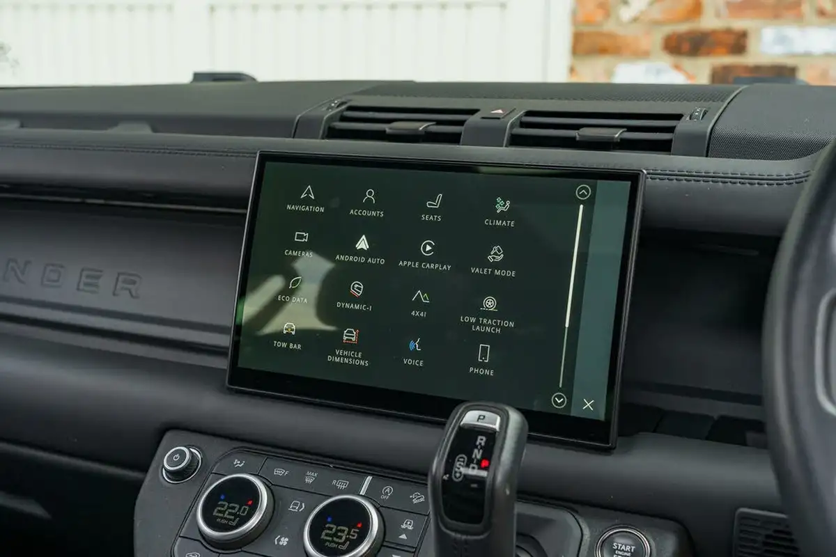 2023-land-rover-110-defender-30-d300-x-dynamic-hse-big-52