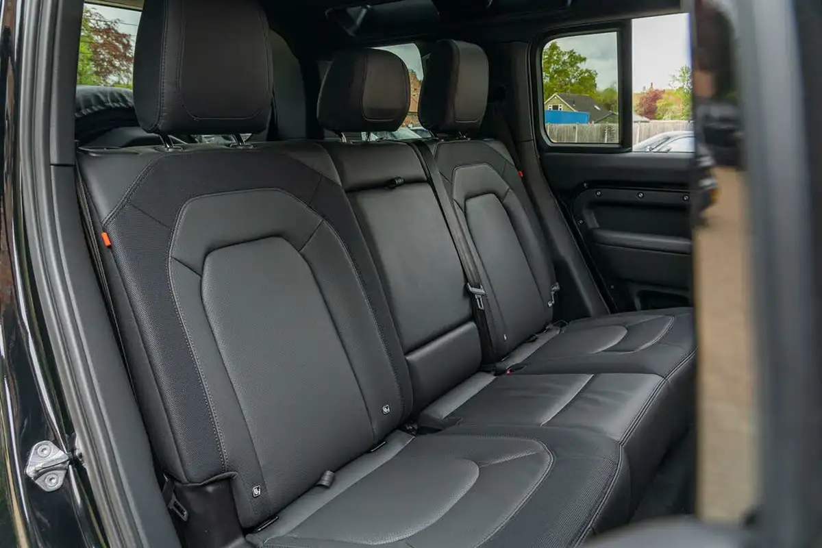 2023-land-rover-110-defender-30-d300-x-dynamic-hse-big-28