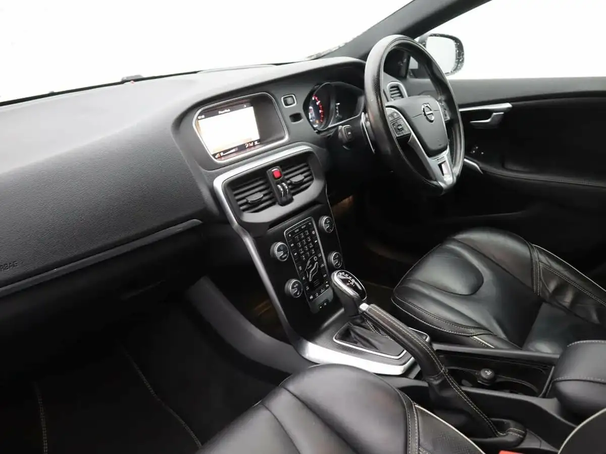 2019-volvo-v40-15-t3-r-design-edition-big-8