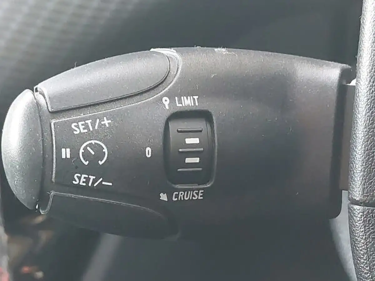 2019-peugeot-2008-suv-12-puretech-gt-line-110bhp-eat6-big-16