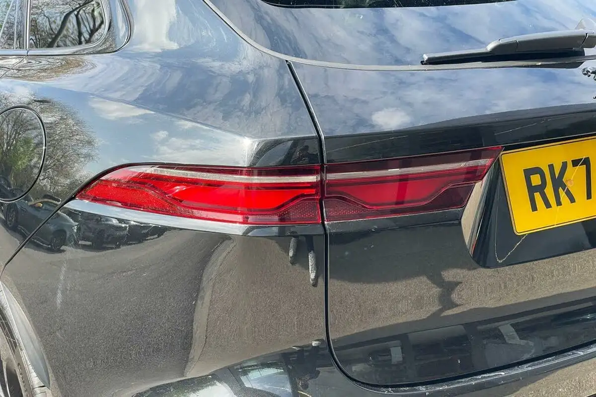 2024-jaguar-f-pace-20-p400e-r-dynamic-hse-black-90th-anniversary-edition-big-62