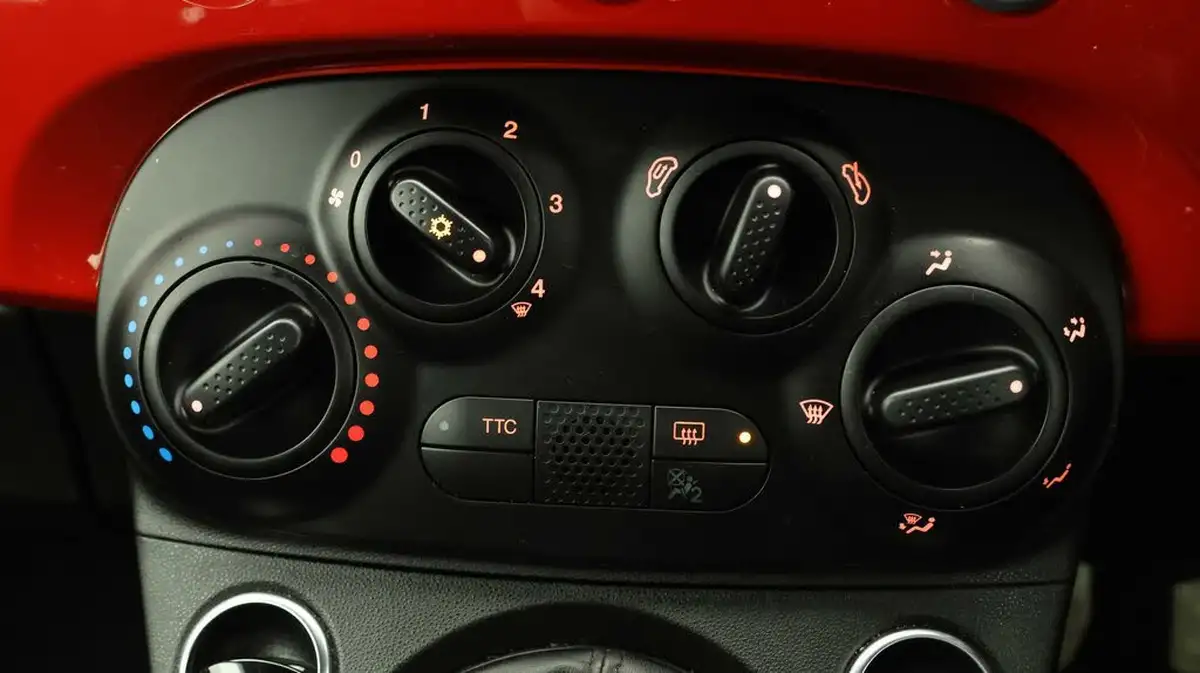 2020-abarth-595-14-tjet-big-11