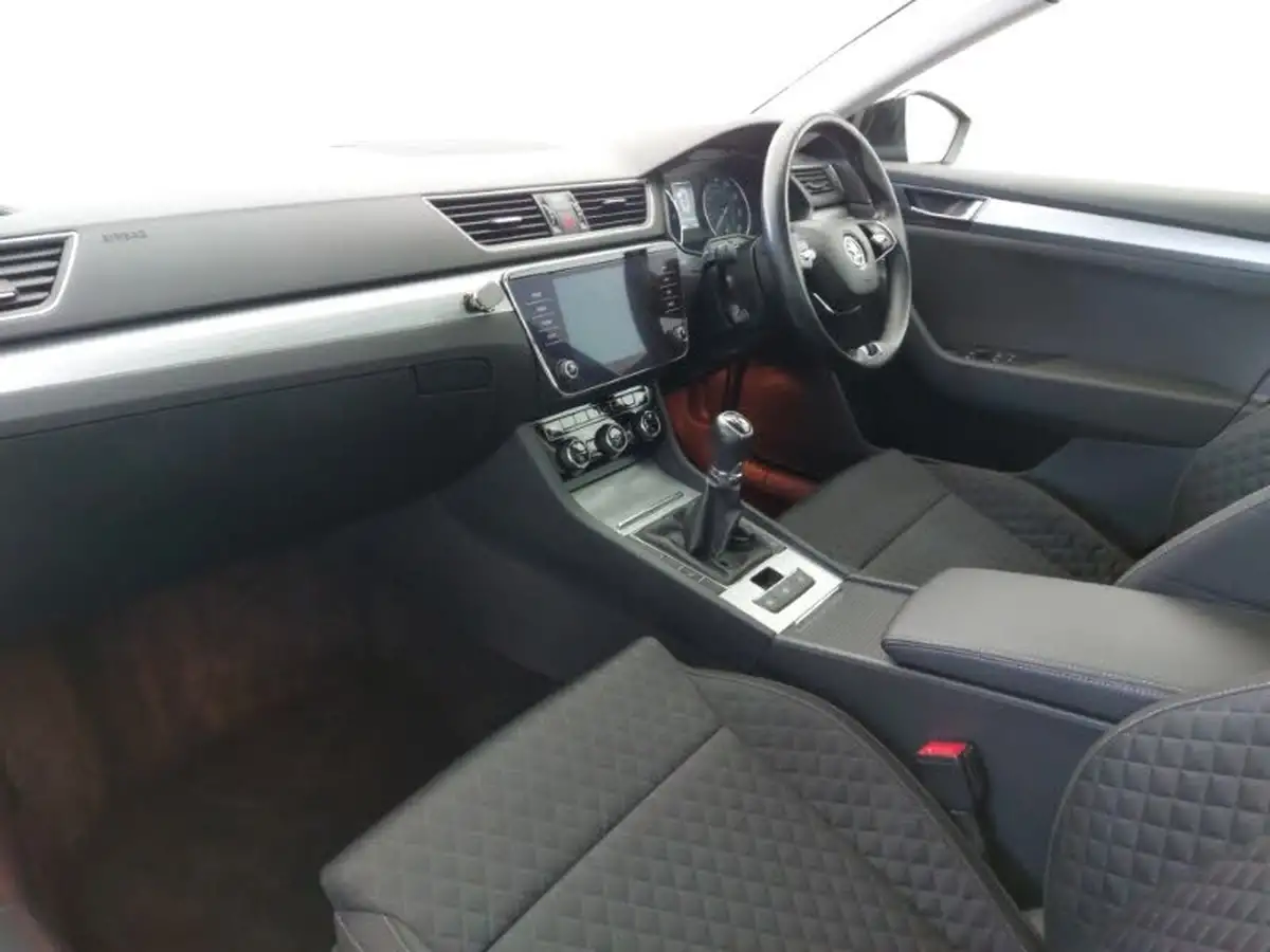 2020-skoda-superb-20tdi-se-150ps-hatchback-big-4