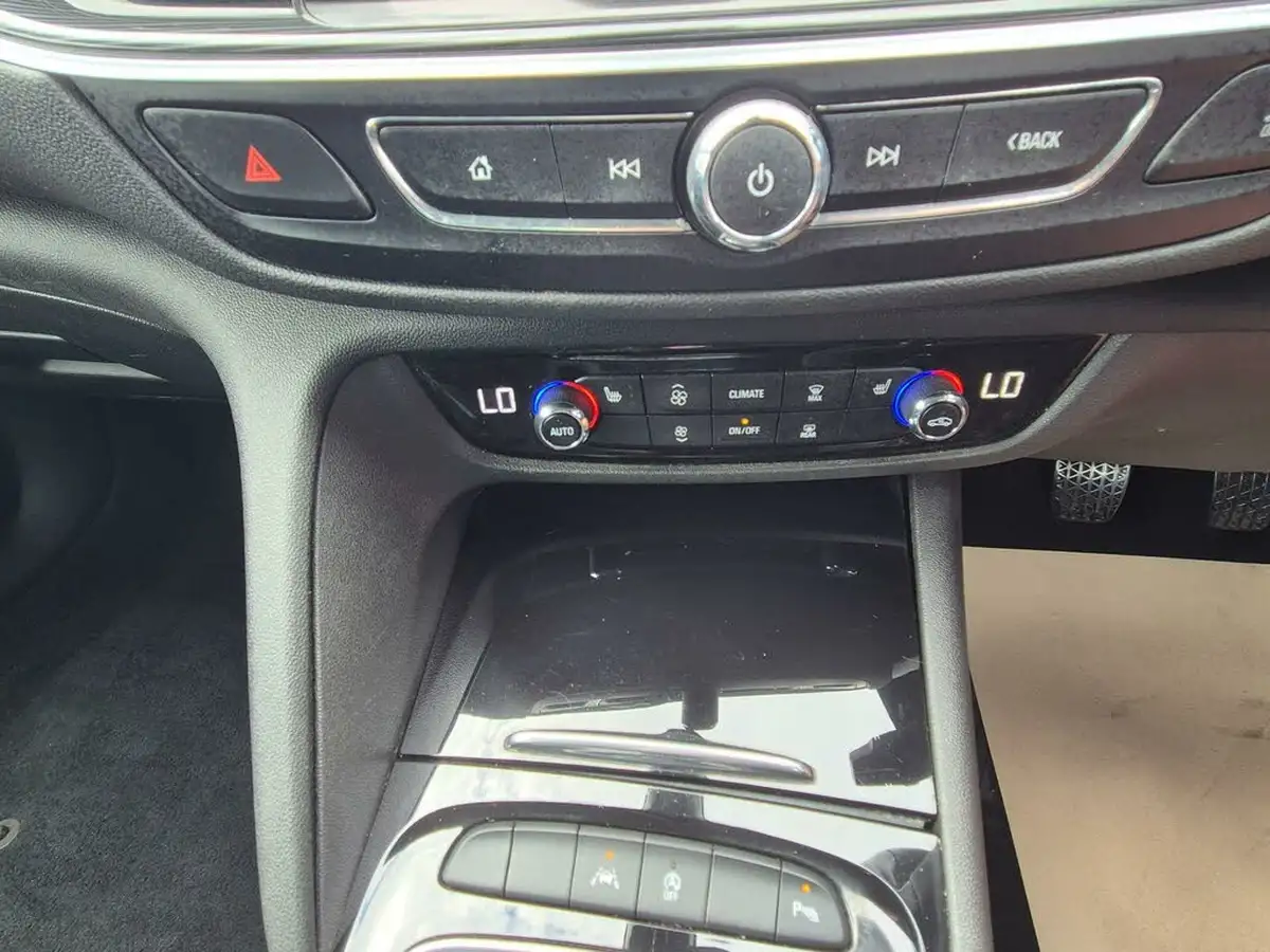2018-vauxhall-insignia-grand-sport-16td-elite-nav-109ps-ecotec-big-15