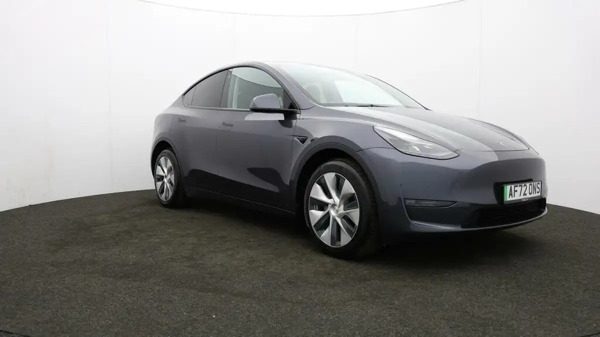 2022-tesla-model-y-e-long-range-big-42