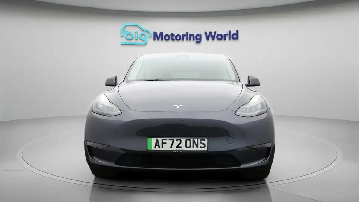 2022-tesla-model-y-e-long-range-big-1