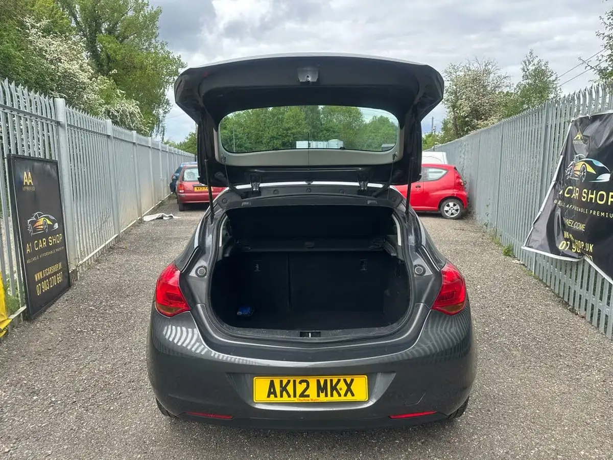 2012-vauxhall-astra-14-active-big-13