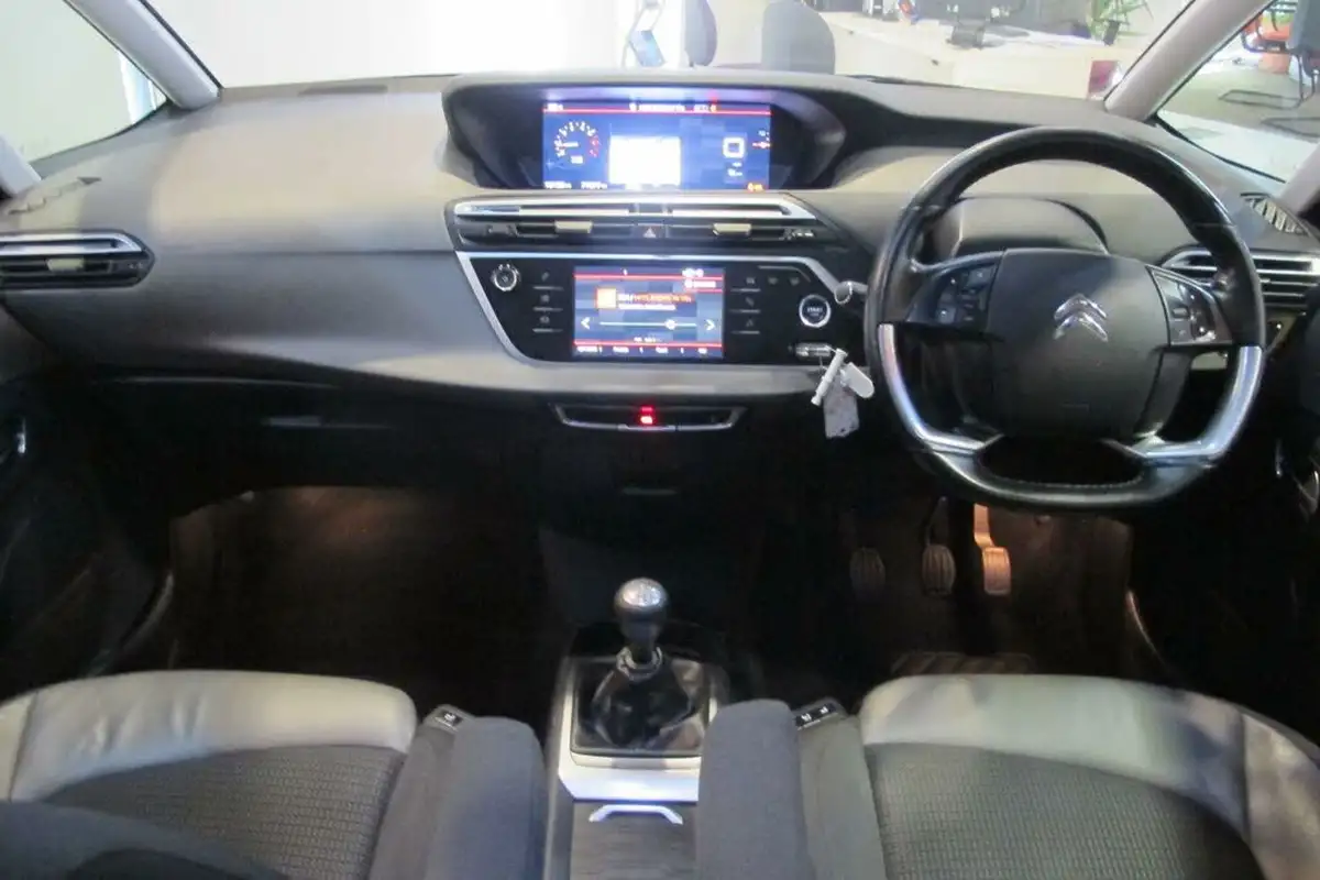 2018-citroen-grand-c4-picasso-16bluehdi-feel-big-34