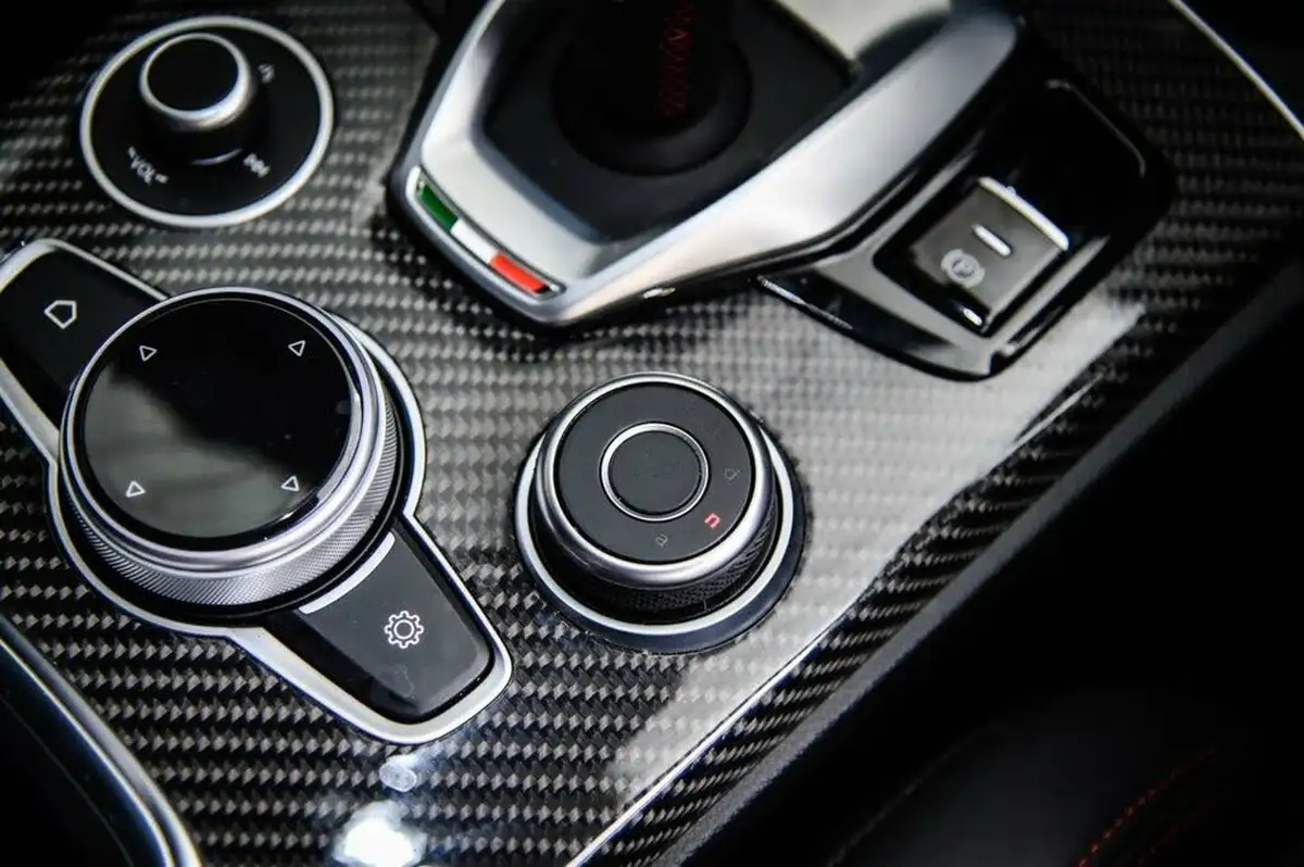 2021-alfa-romeo-stelvio-29-biturbo-quadrifoglio-big-21