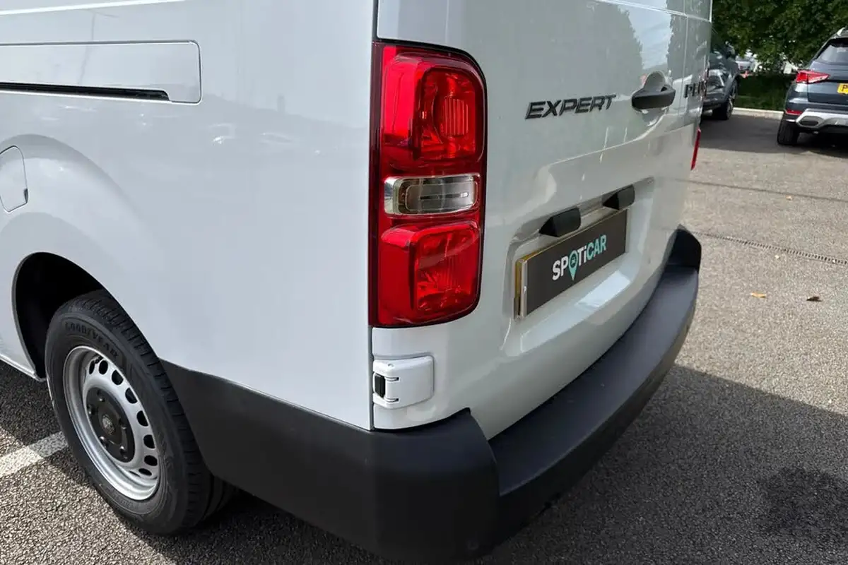 2024-peugeot-expert-15-bluehdi-professional-long-big-33