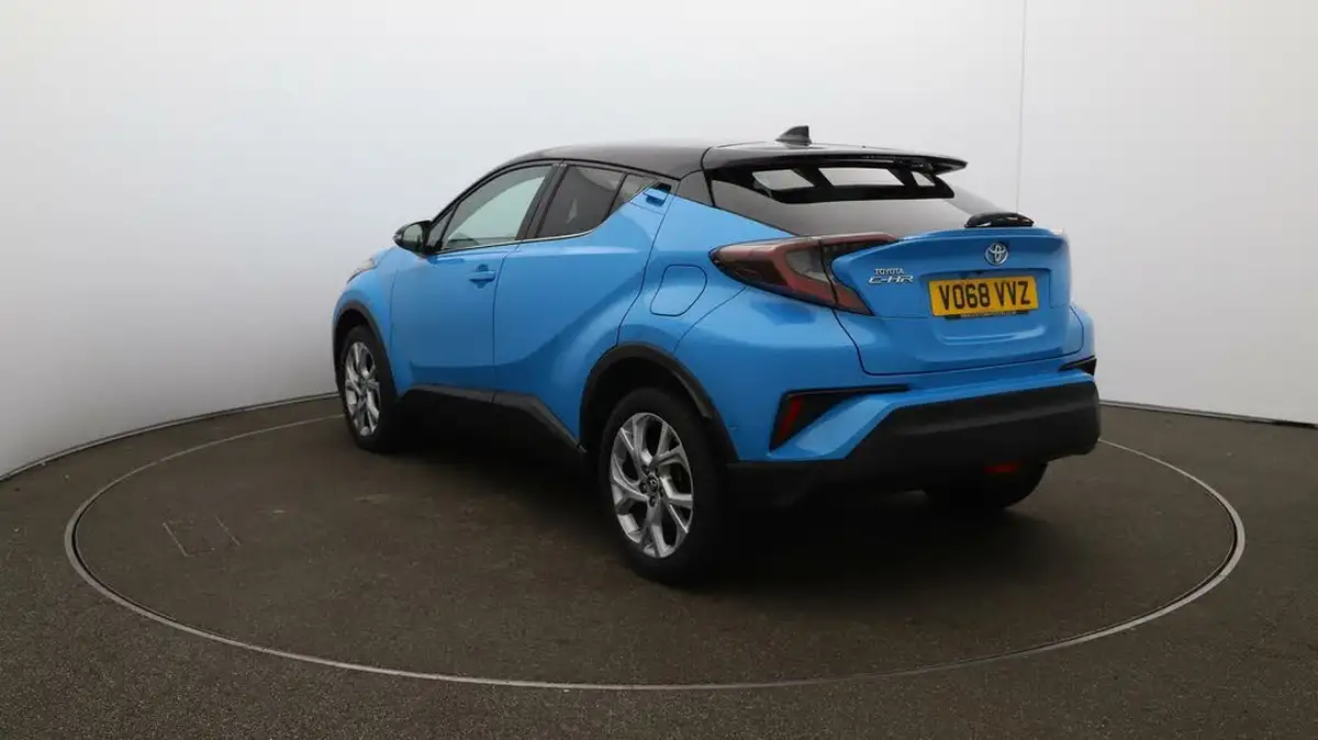 2018-toyota-c-hr-12-dynamic-big-54