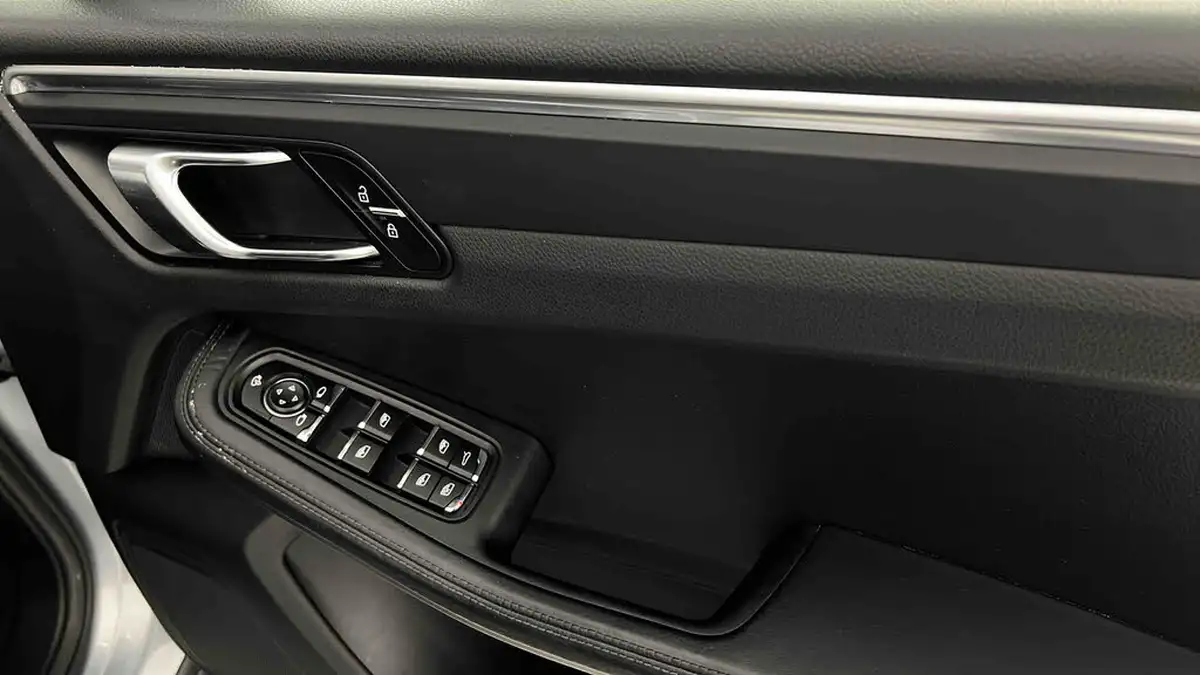 2019-porsche-macan-20-big-30