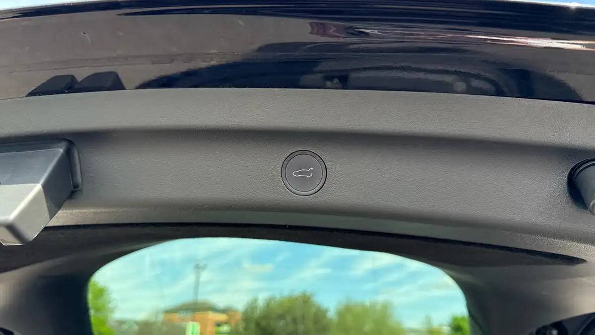 2022-tesla-model-y-e-long-range-big-25