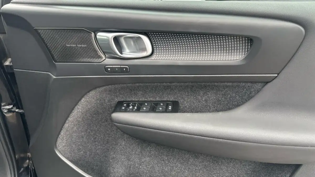 2022-volvo-xc40-e-recharge-pro-big-28