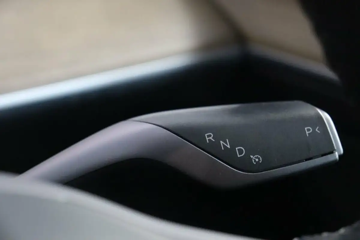 2022-tesla-model-y-e-long-range-big-22