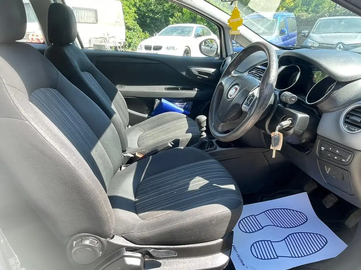 2011-fiat-punto-evo-12-active-3d-big-9