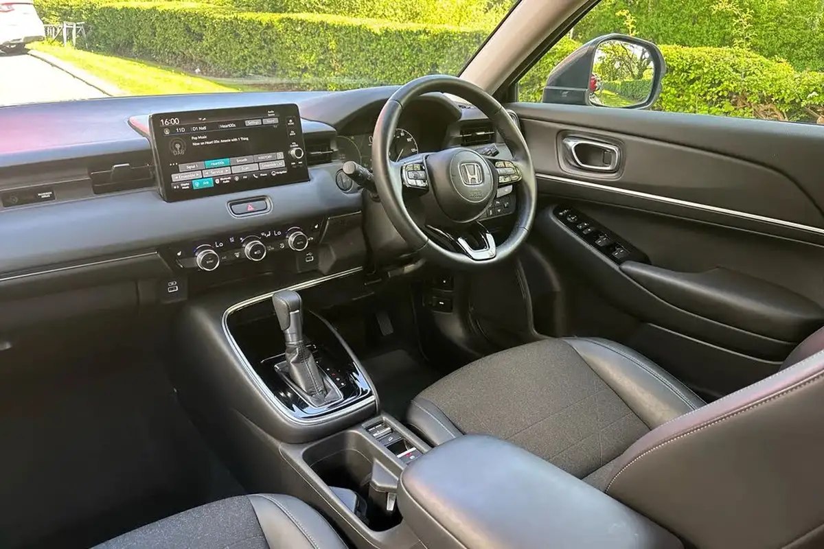 2023-honda-hr-v-15-i-mmd-advance-big-1