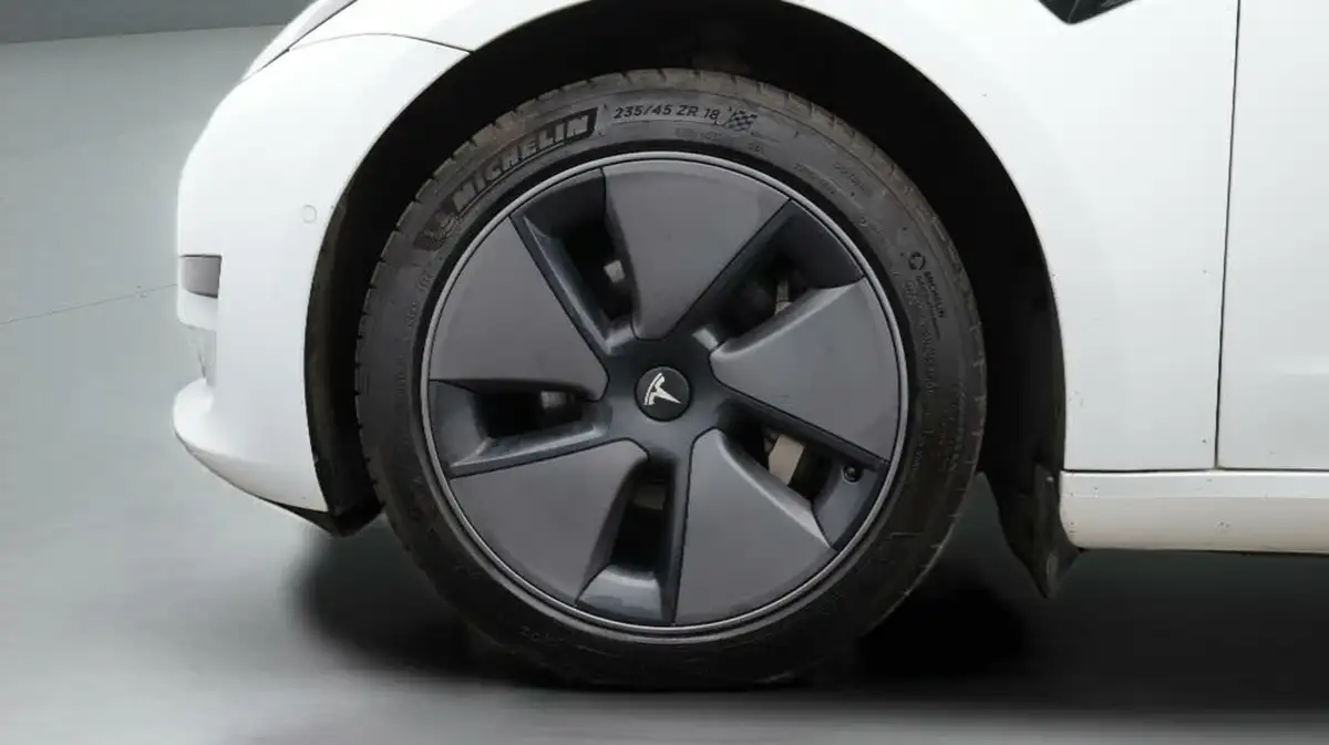 2021-tesla-model-3-e-long-range-4x4-big-18