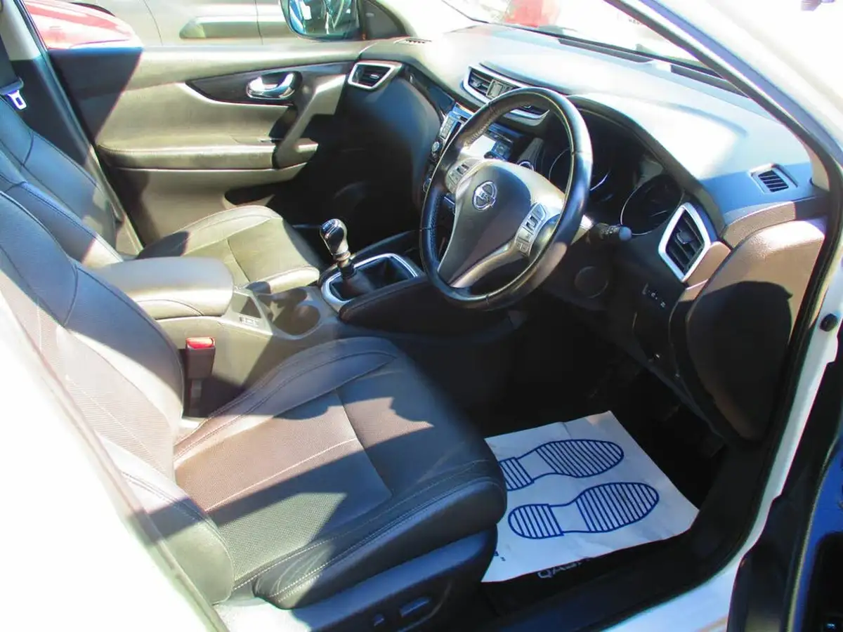 2015-nissan-qashqai-12-tekna-big-7
